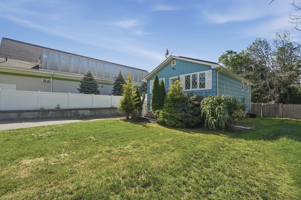 22 Hayward Ave
