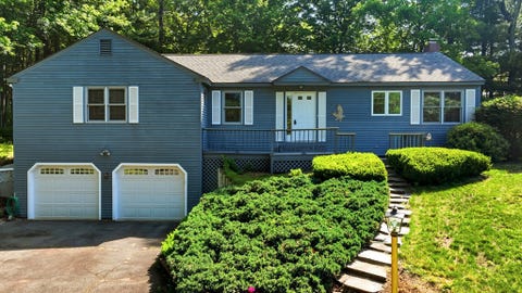Photo of 4 Ladyslipper Ln, Hadley, MA 01035 (MLS # 73531313)