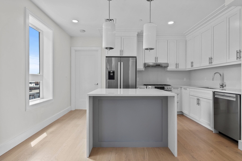 301 Border Street PH3