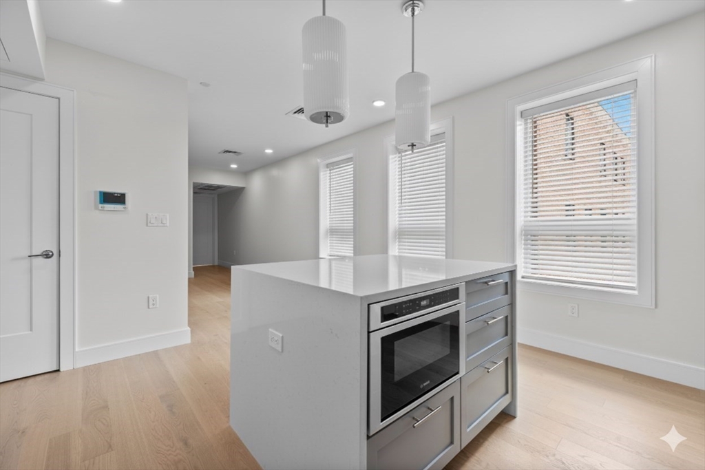 301 Border Street PH3