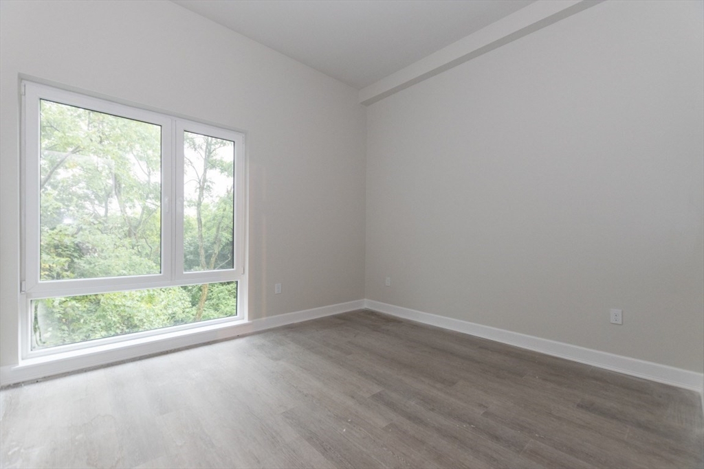 133 Salem St U107