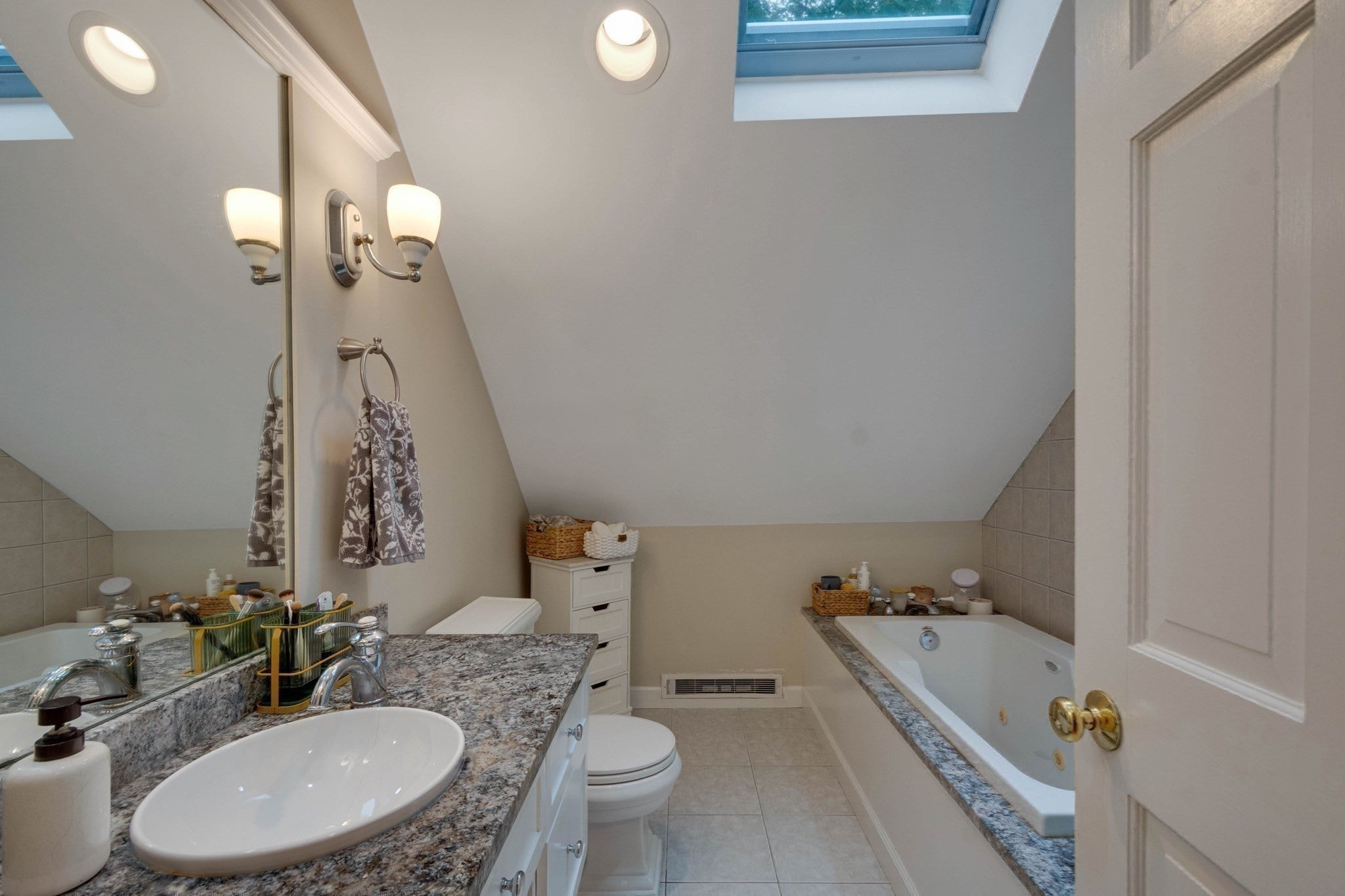 30 Surrey Rd, Winchester, MA, 30 Surrey Rd, Winchester, MA Photo #27