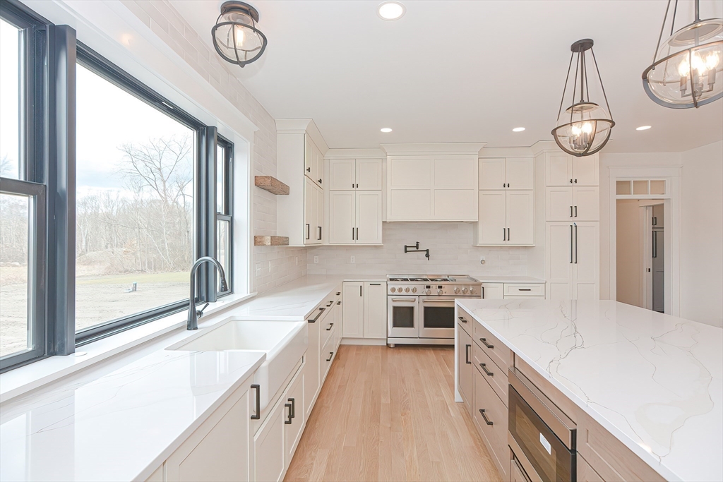 11 Ledge Hill Ln, Rehoboth, MA Photo #4