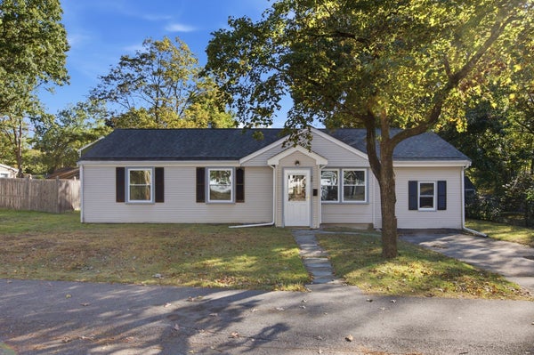 28 VEGA ST, WEYMOUTH, MA 02188 - Image d08f88ee4d9f92f2bdf77afebb2f2d84/4107520205