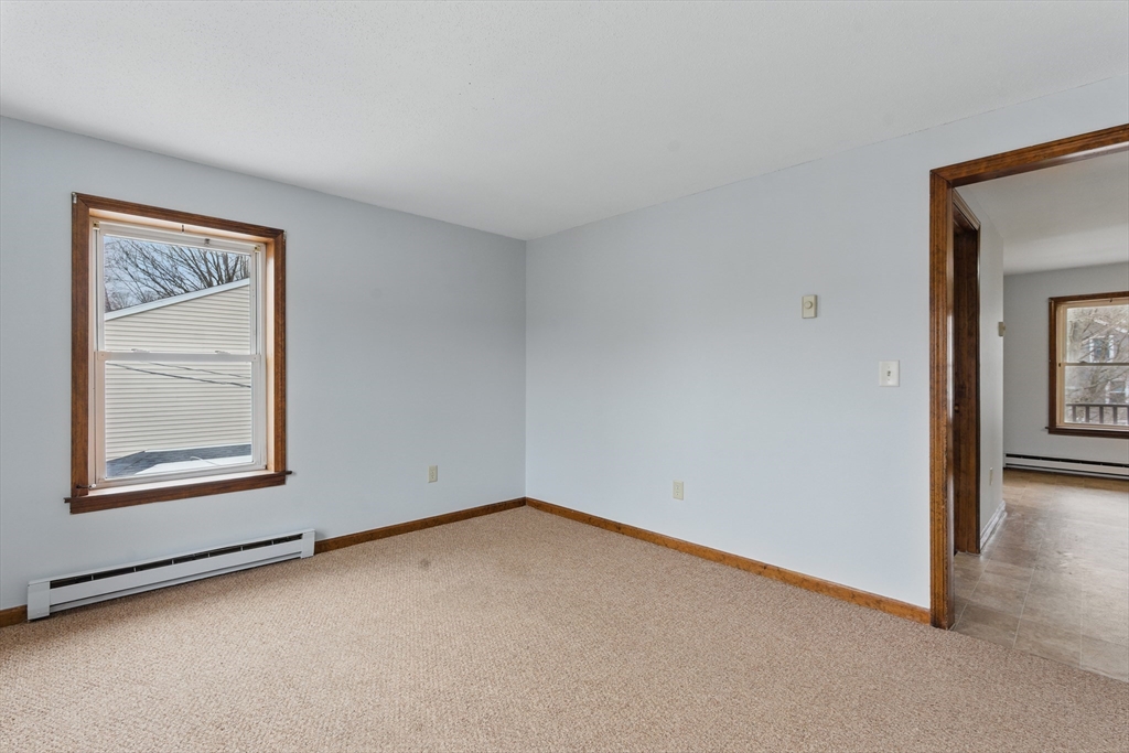 Warren, Massachusetts 01083, United States, 2 Bedrooms Bedrooms, ,1 BathroomBathrooms,Residential,Active,98270