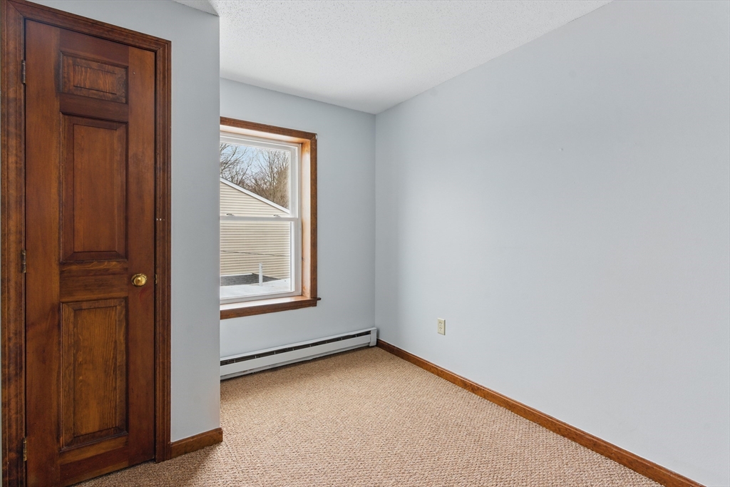 Warren, Massachusetts 01083, United States, 2 Bedrooms Bedrooms, ,1 BathroomBathrooms,Residential,Active,98270