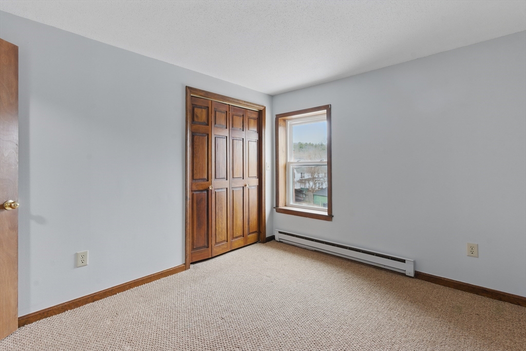 Warren, Massachusetts 01083, United States, 2 Bedrooms Bedrooms, ,1 BathroomBathrooms,Residential,Active,98270