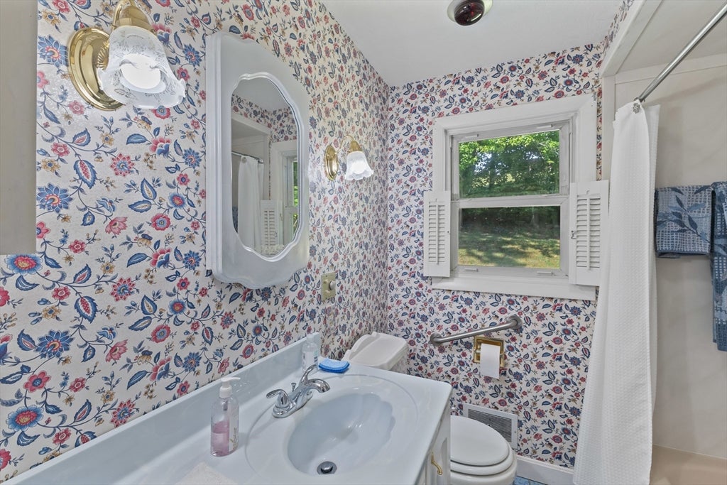 48 Washington St, Shrewsbury, MA Photo #20