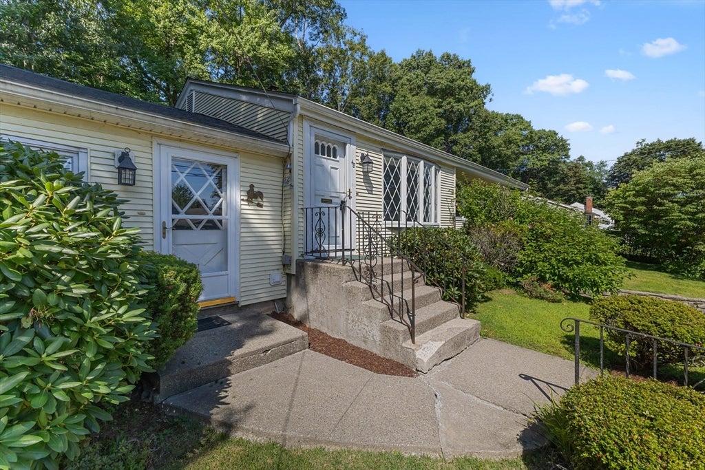48 Washington St, Shrewsbury, MA Photo #2