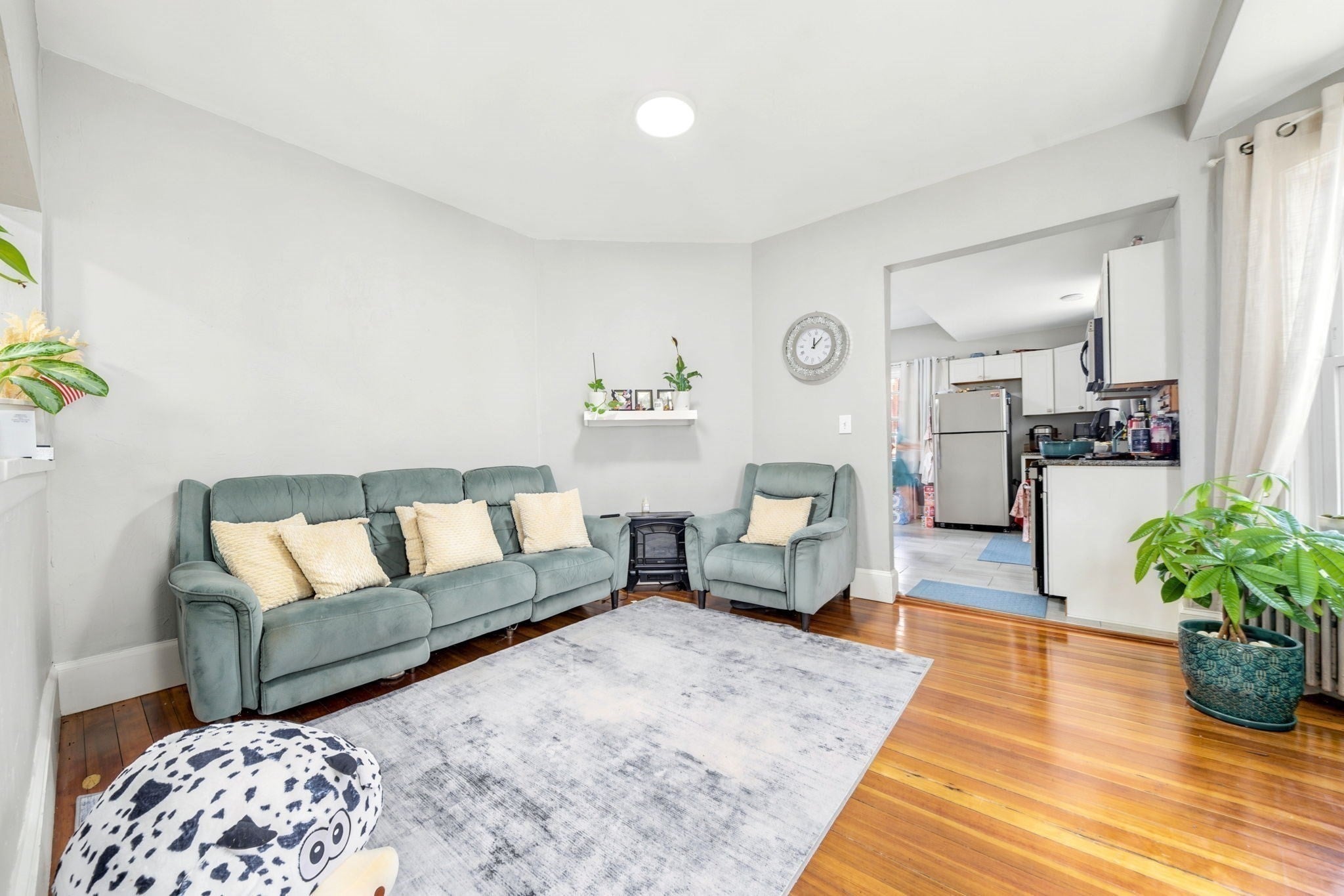 32 Irwin St
