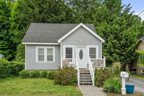 Photo of 6 Pineland Ave, Shrewsbury, MA 01545 (MLS # 73522920)