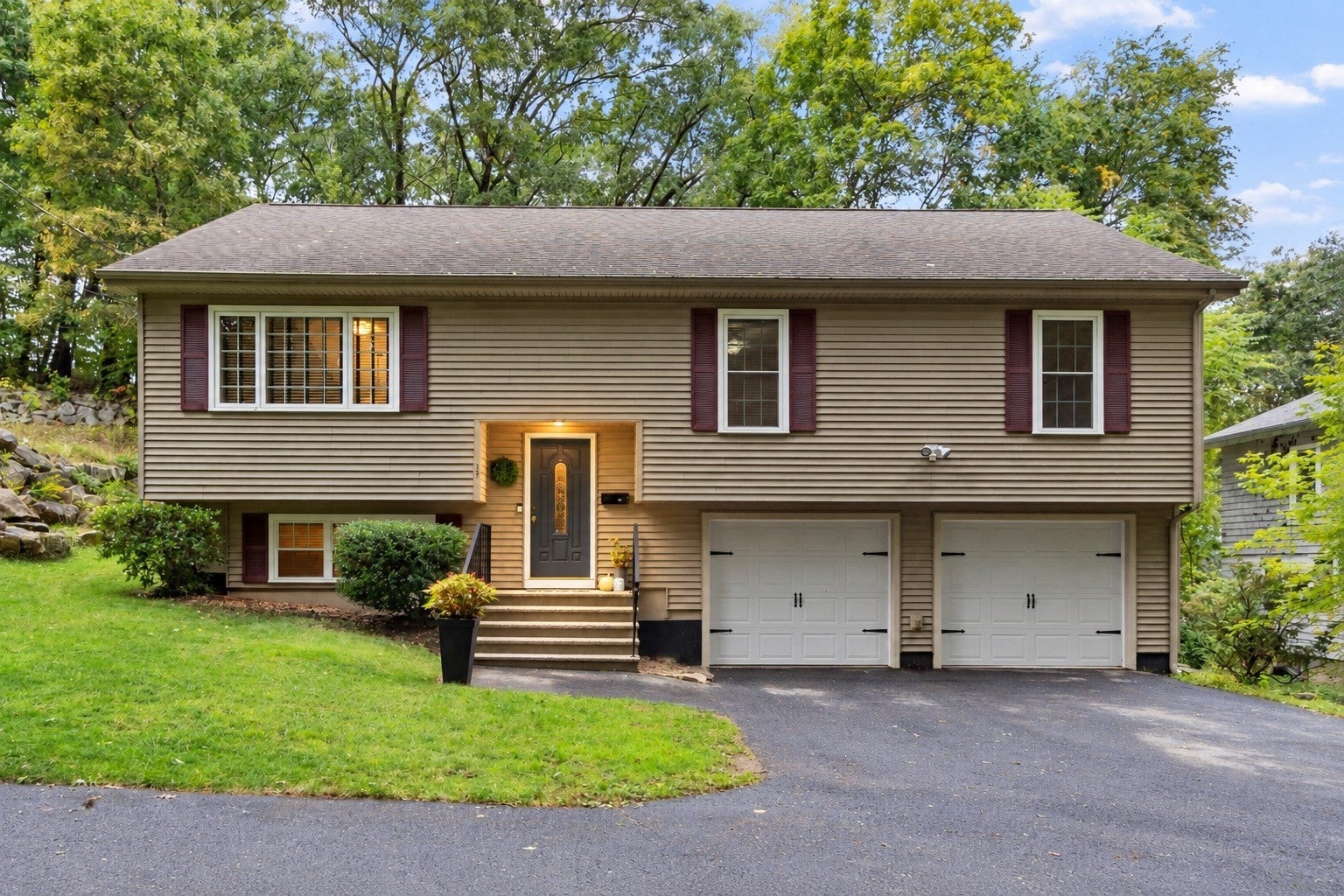 Photo of 17 Teddy Road, Worcester, MA