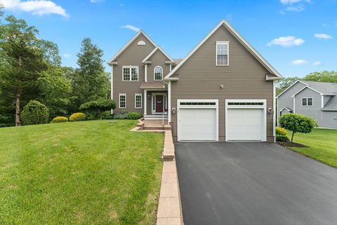 141 Idlewoods Dr Swansea MA 02777
