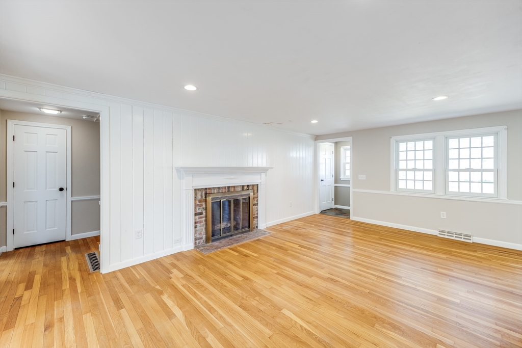 84 Curve Hill Rd