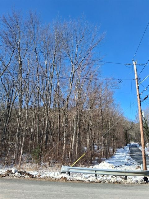 Photo of 17 Maple St, Southampton, MA 01073 (MLS # 73461890)