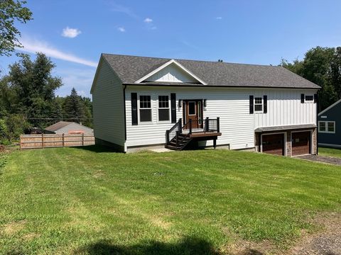 16 Iroquois Lanesborough MA 01237