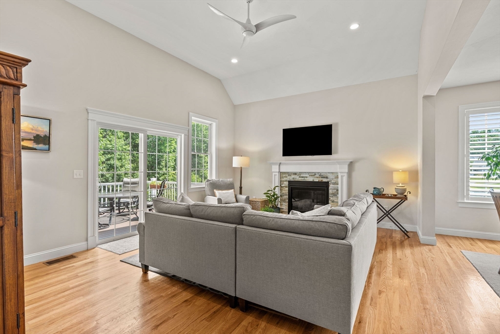 72-D Hummingbird Ln #72D, Groton, MA Photo #10