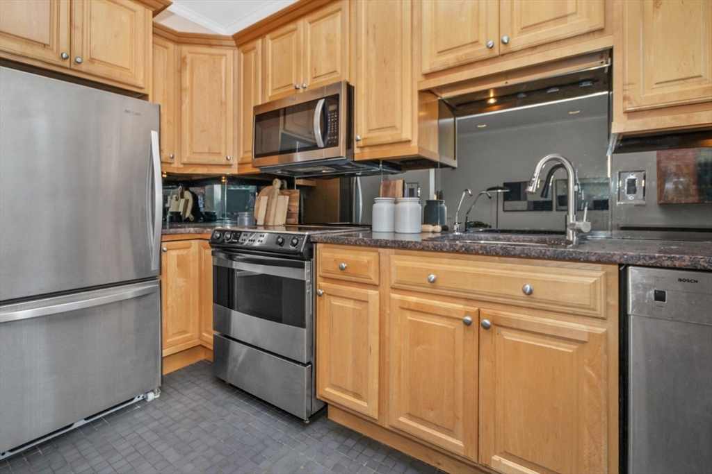 202 W Springfield St 4