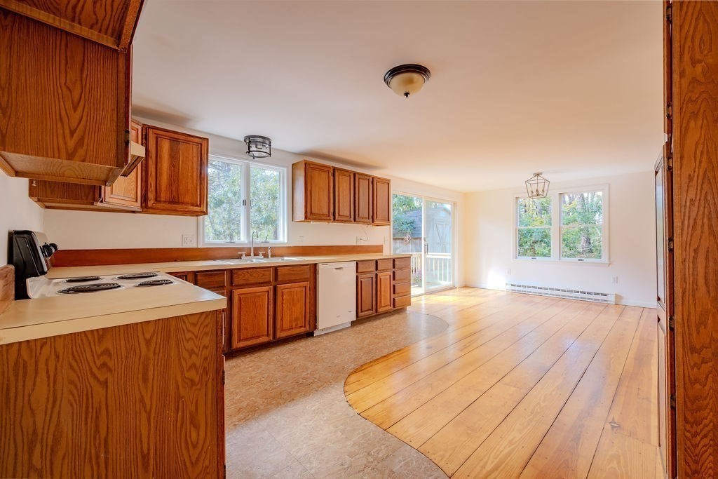 Wellfleet, Massachusetts 02667, United States, 3 Bedrooms Bedrooms, ,2 BathroomsBathrooms,Residential,Active,225607