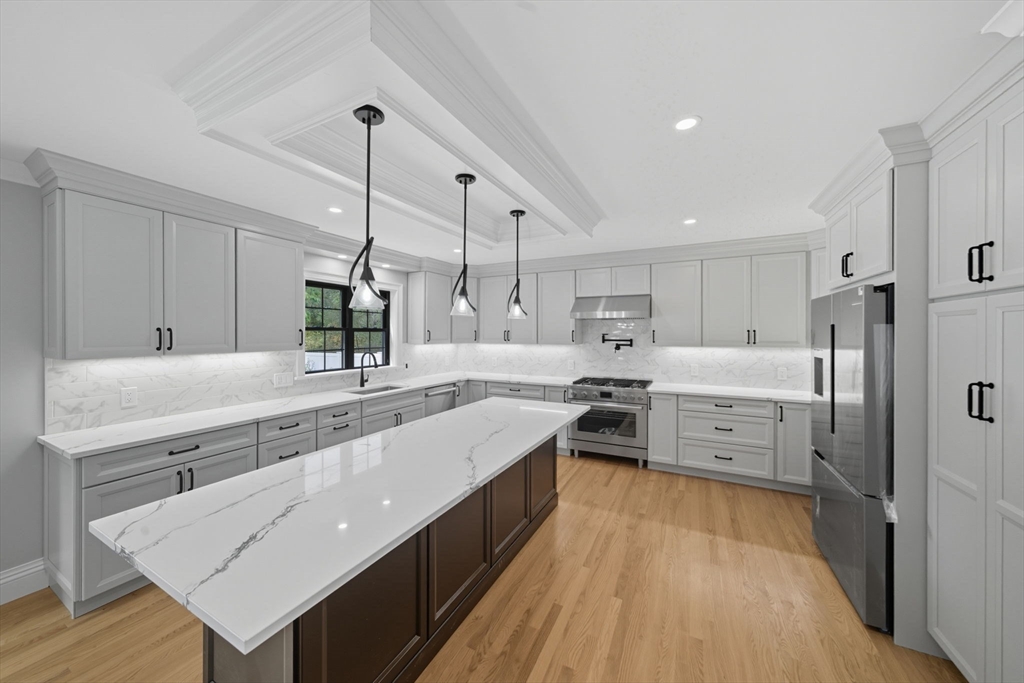 185 Lexington Street