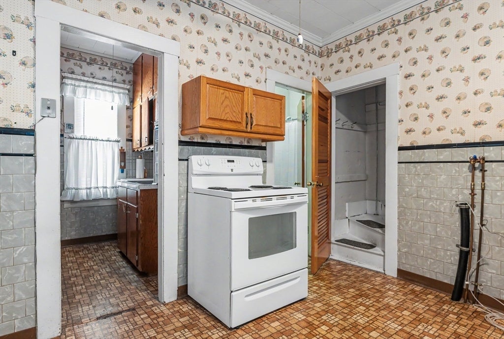 133 Crawford St, Lowell, MA Photo #16