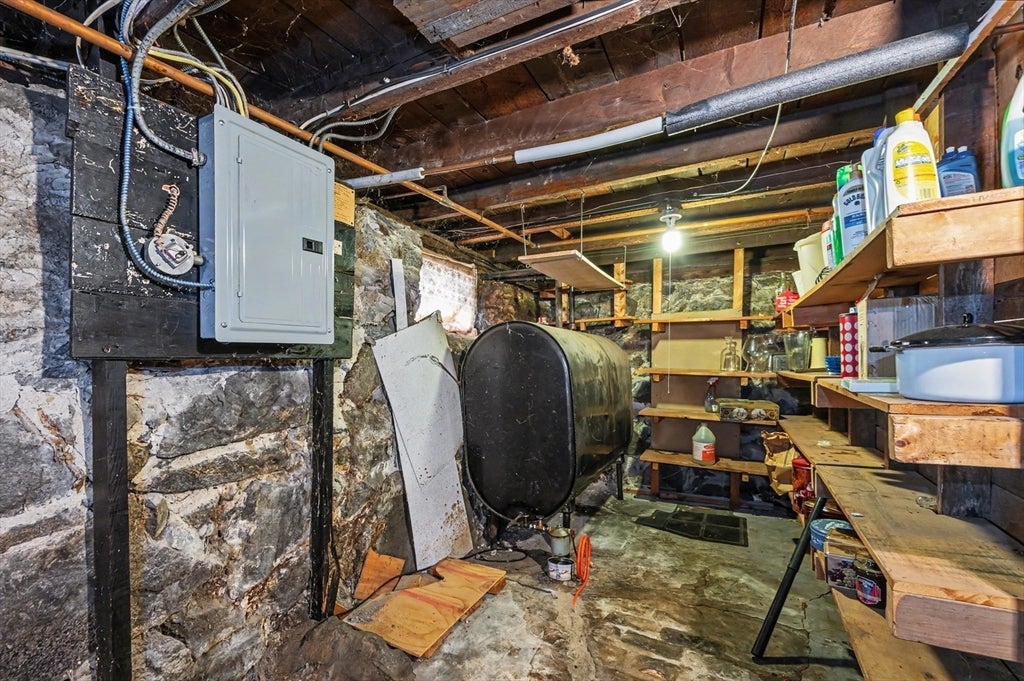 133 Crawford St, Lowell, MA Photo #28