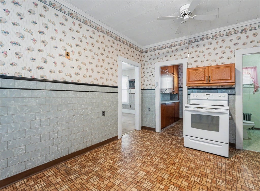 133 Crawford St, Lowell, MA Photo #14