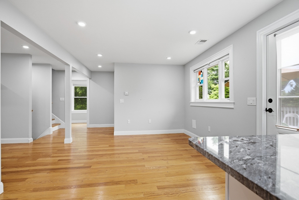 28 Beecher Pl B