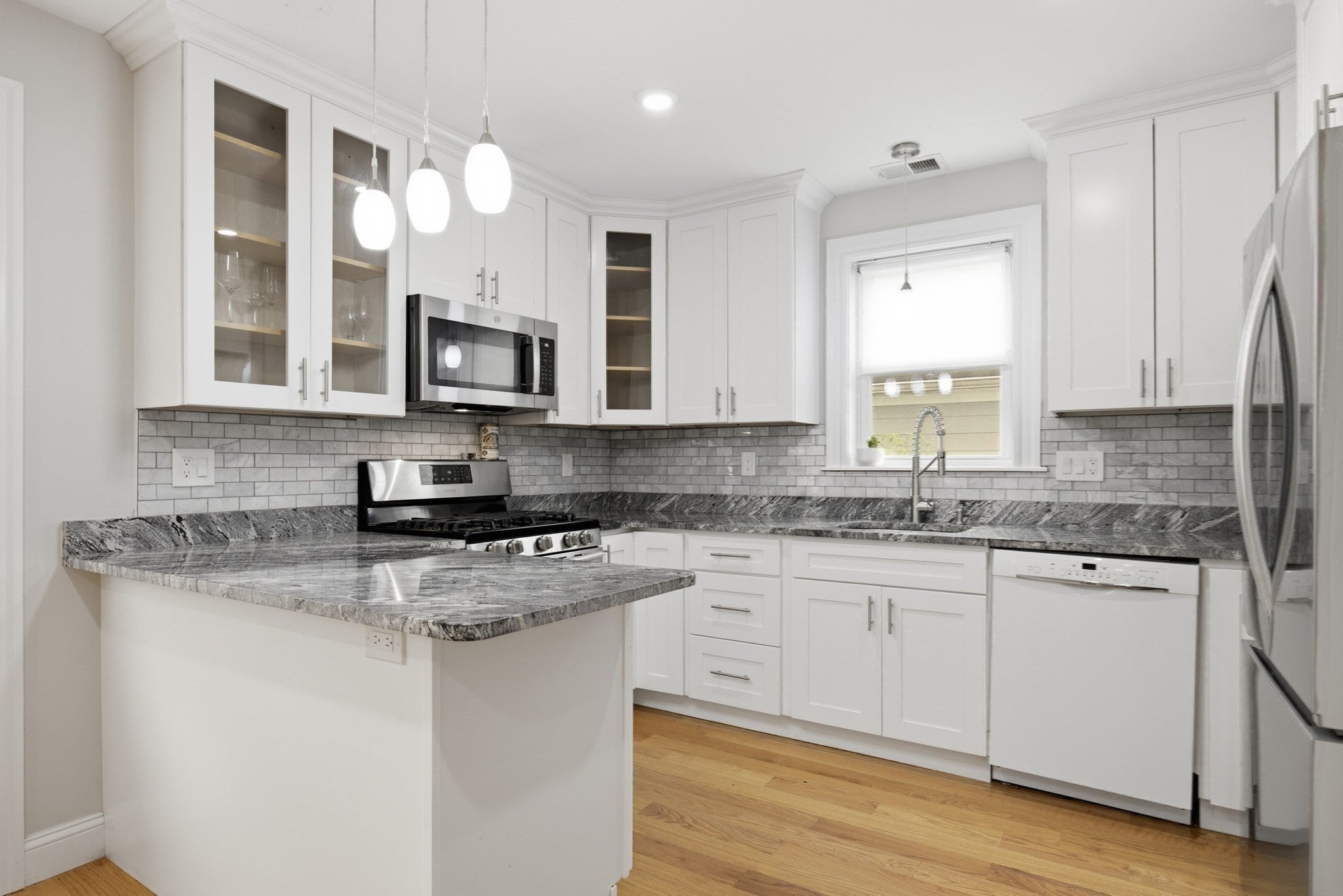28 Beecher Pl B