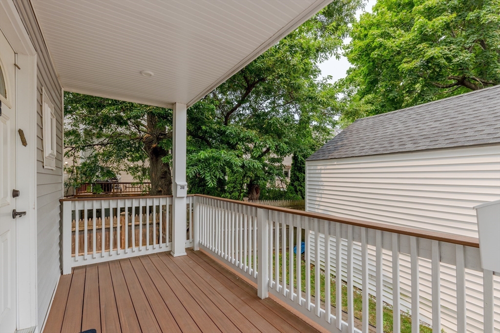28 Beecher Pl B