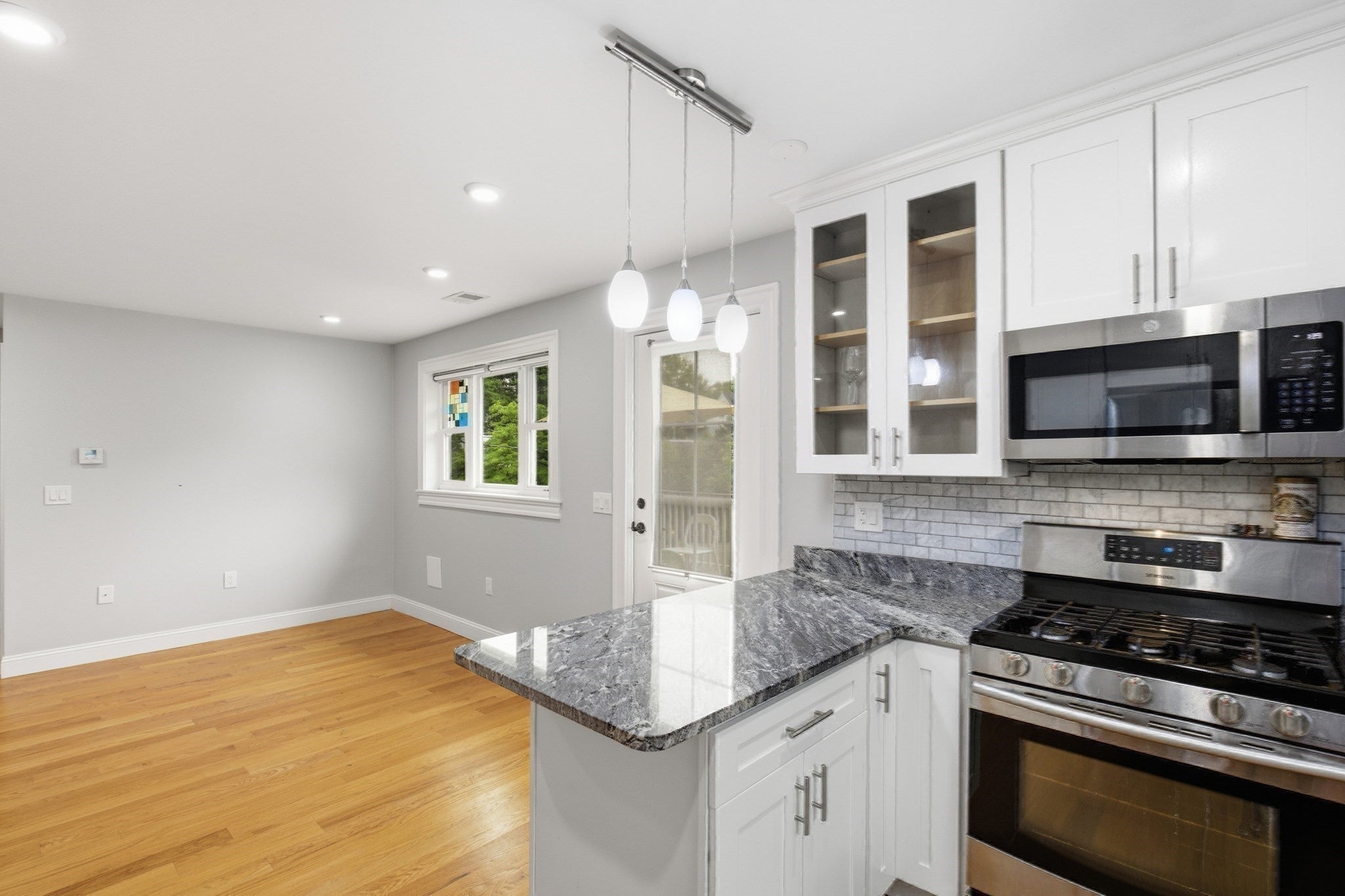 28 Beecher Pl B
