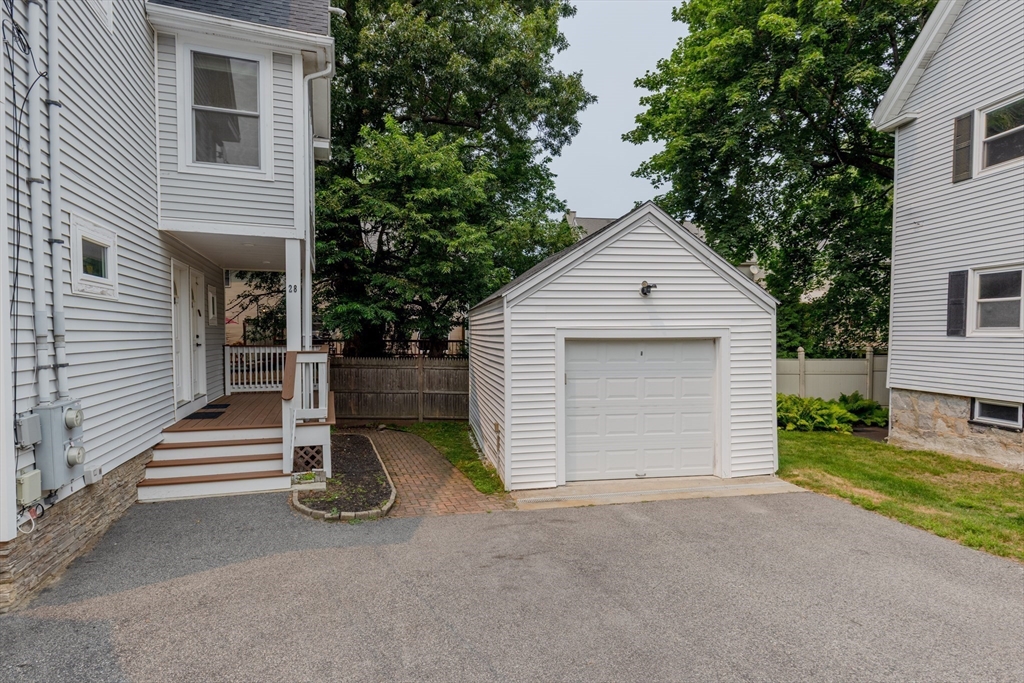 28 Beecher Pl B
