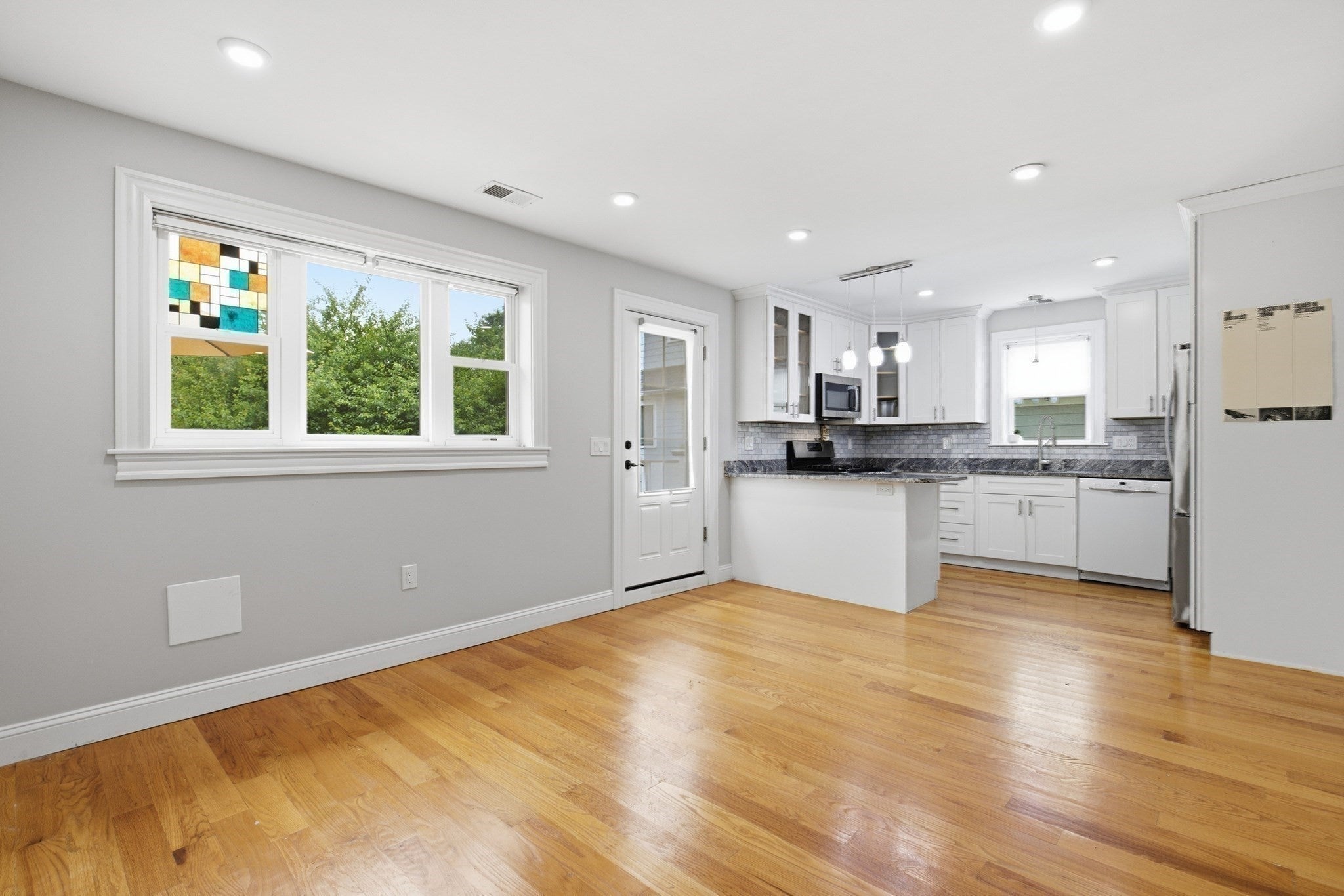 28 Beecher Pl B