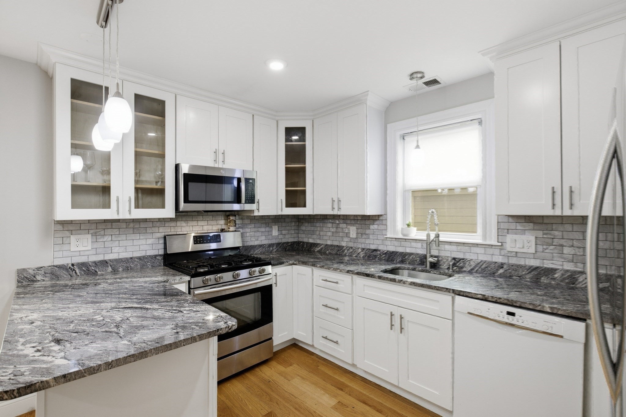 28 Beecher Pl B