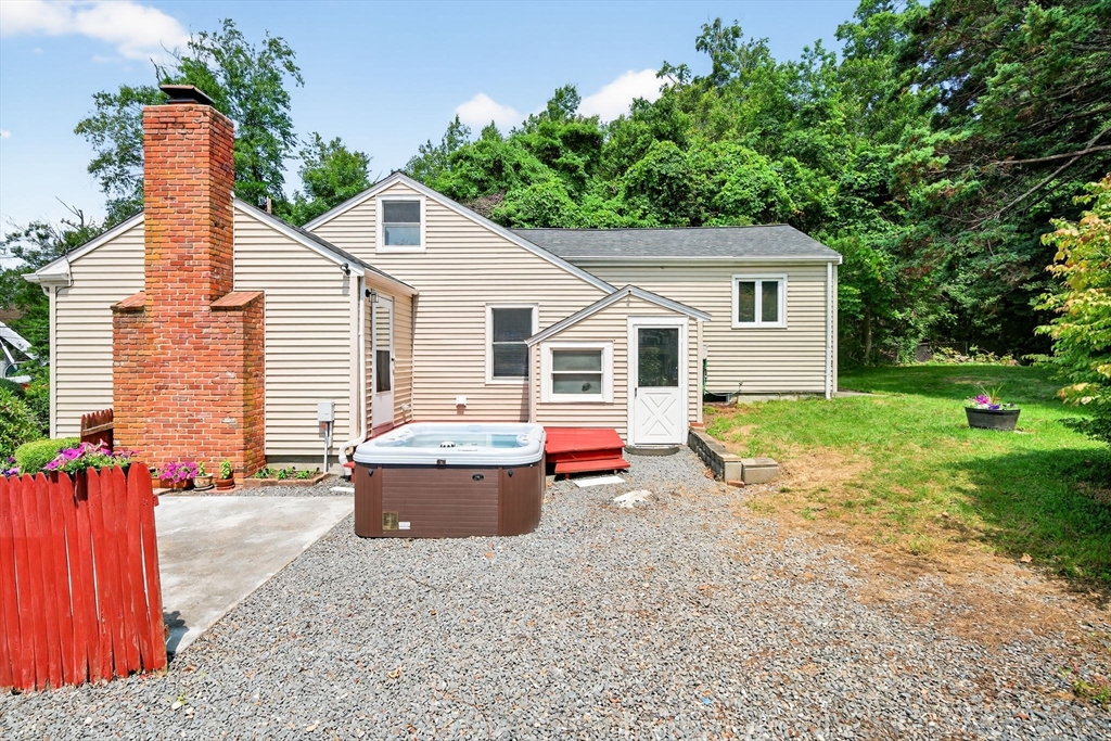 120 Hackett Ave