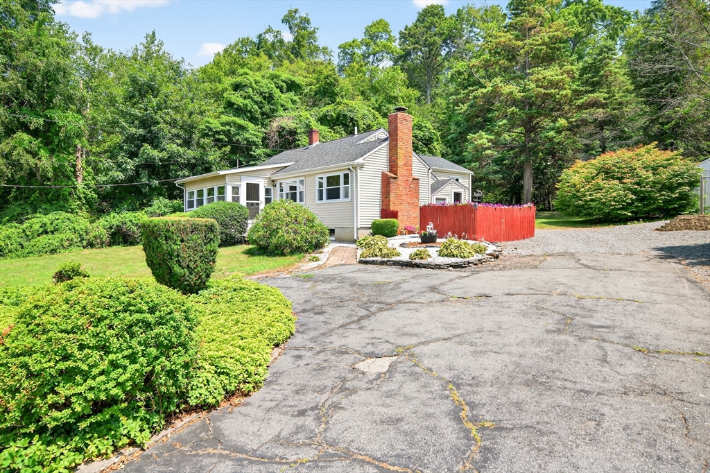 120 Hackett Ave