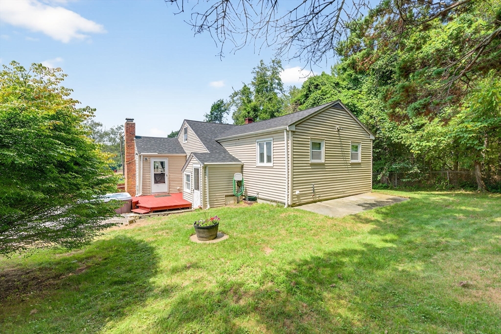 120 Hackett Ave