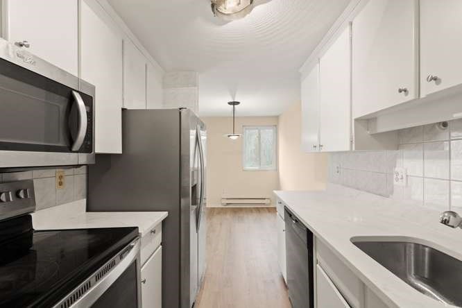 96 Main St E6