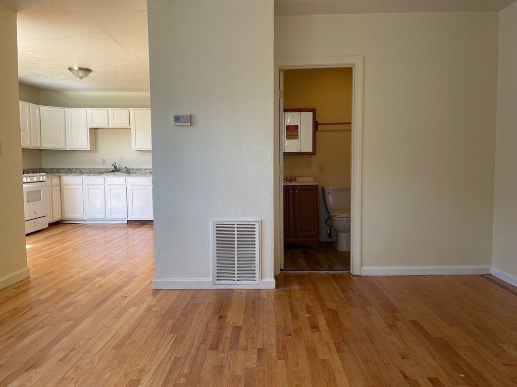 Click for 714 Shawmut Avenue #3, Boston, MA slideshow Click for 714 Shawmut Avenue #3, Boston, MA slideshow