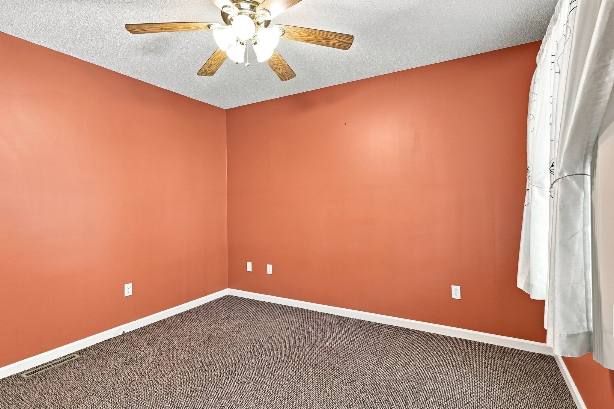 1604 Center St, Ludlow, MA, 1604 Center St, Ludlow, MA Photo #17