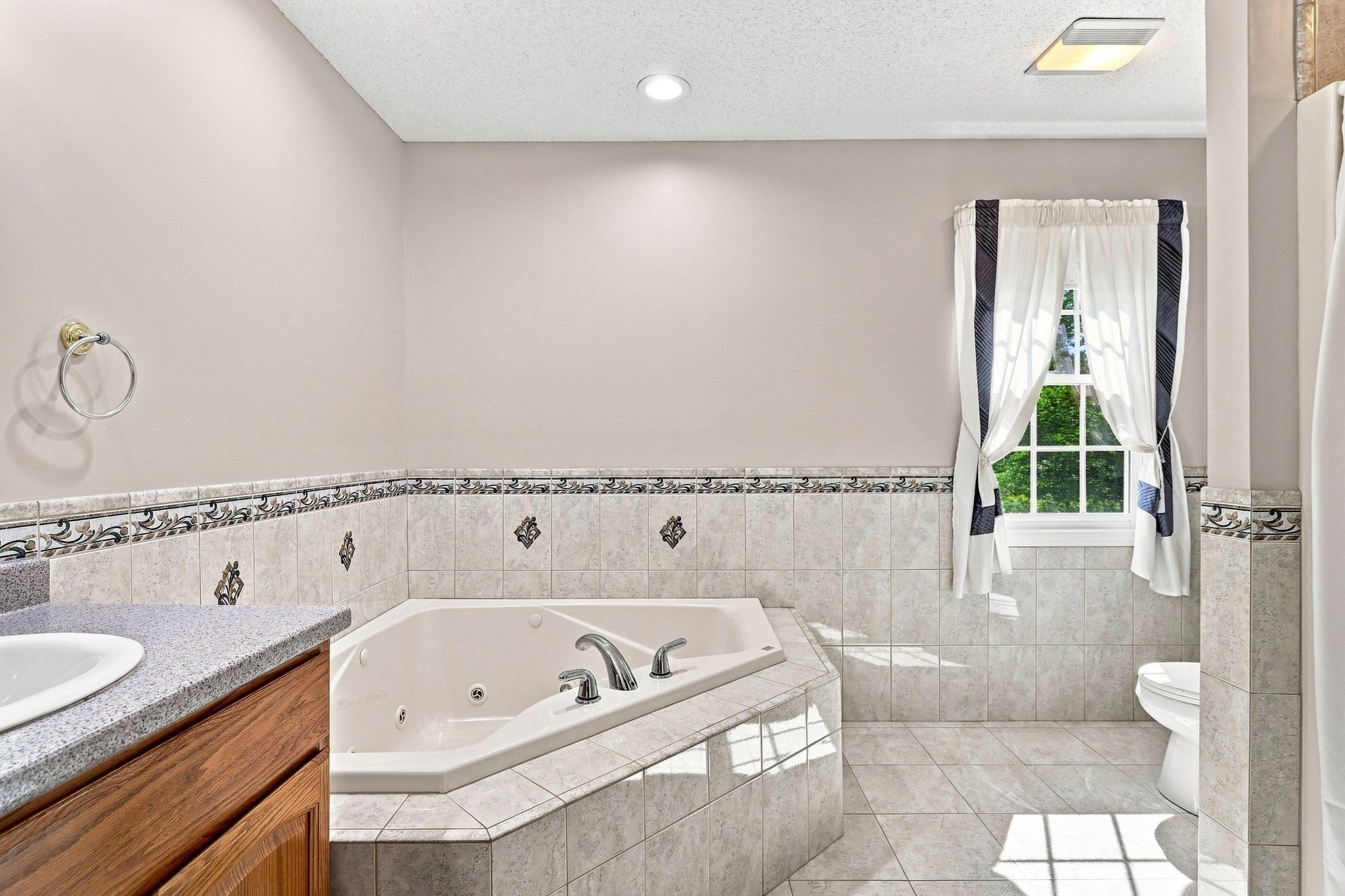 1604 Center St, Ludlow, MA, 1604 Center St, Ludlow, MA Photo #22