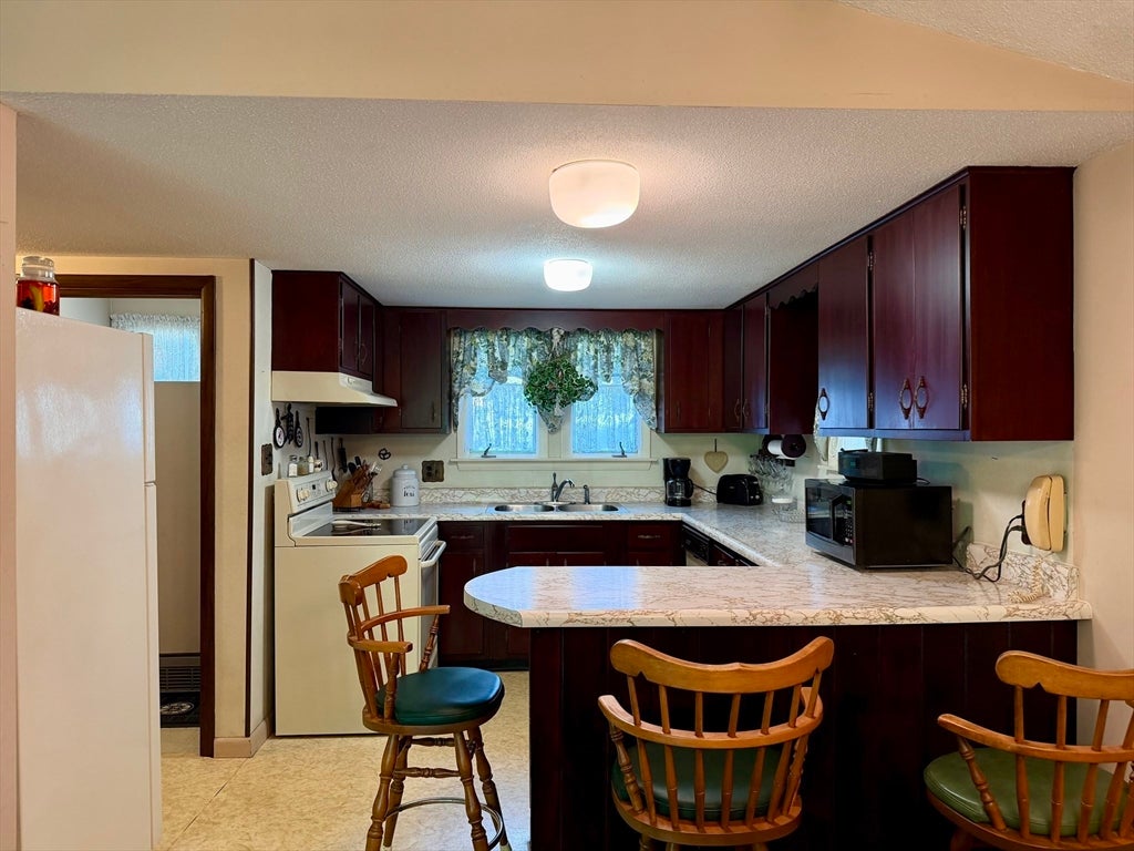 4 Highland Circle, Montague, MA Photo #19
