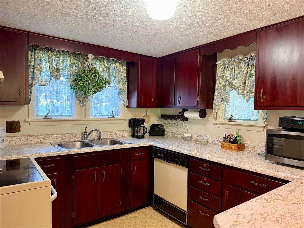 4 Highland Circle, Montague, MA Photo #18