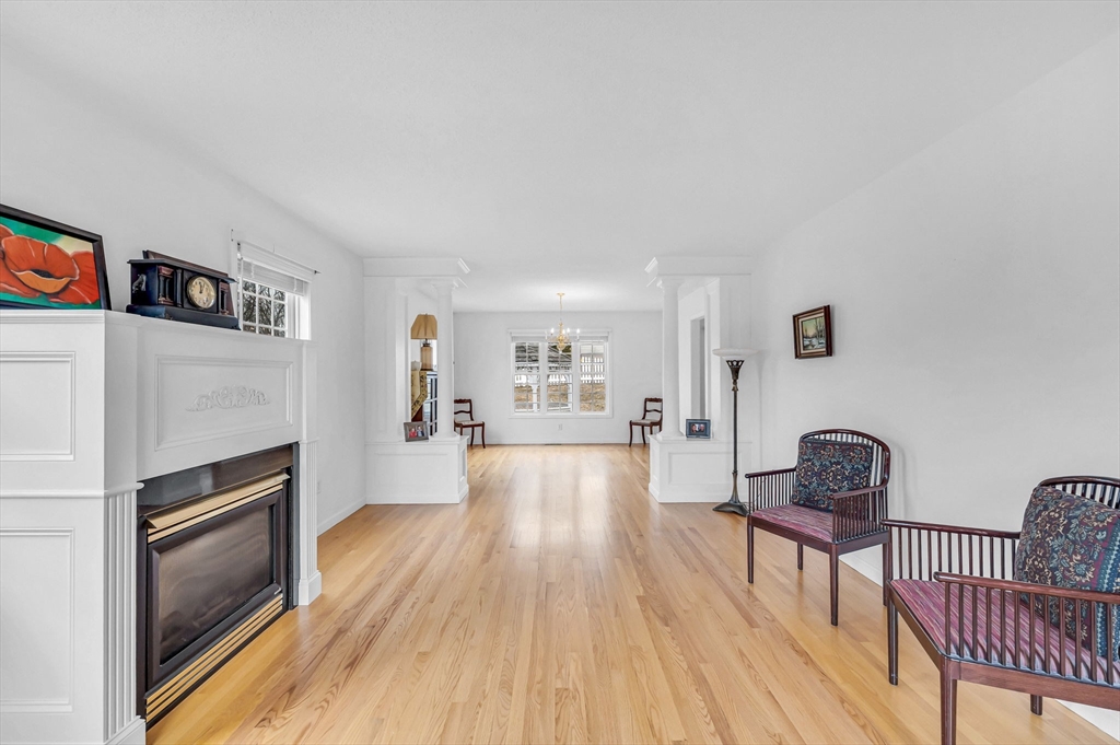 Springfield, Massachusetts 01118, United States, 3 Bedrooms Bedrooms, ,3 BathroomsBathrooms,Residential,Contingent,86085