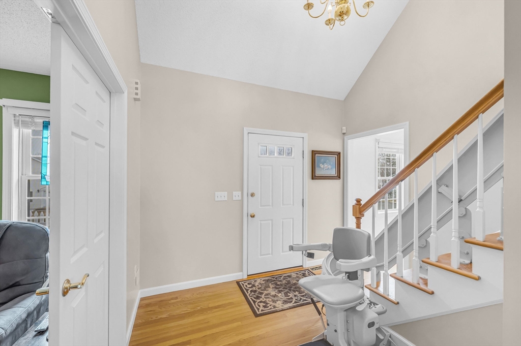 Springfield, Massachusetts 01118, United States, 3 Bedrooms Bedrooms, ,3 BathroomsBathrooms,Residential,Contingent,86085