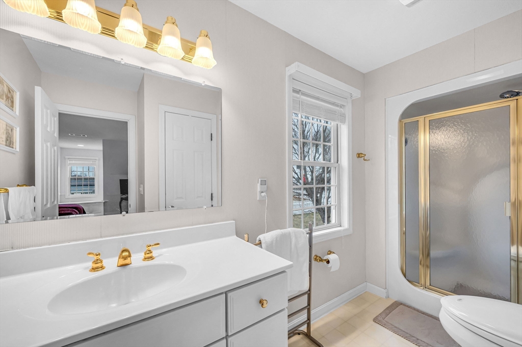 Springfield, Massachusetts 01118, United States, 3 Bedrooms Bedrooms, ,3 BathroomsBathrooms,Residential,Contingent,86085