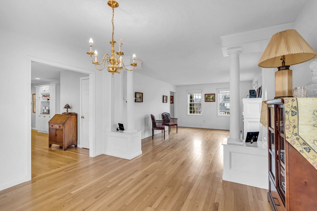 Springfield, Massachusetts 01118, United States, 3 Bedrooms Bedrooms, ,3 BathroomsBathrooms,Residential,Contingent,86085
