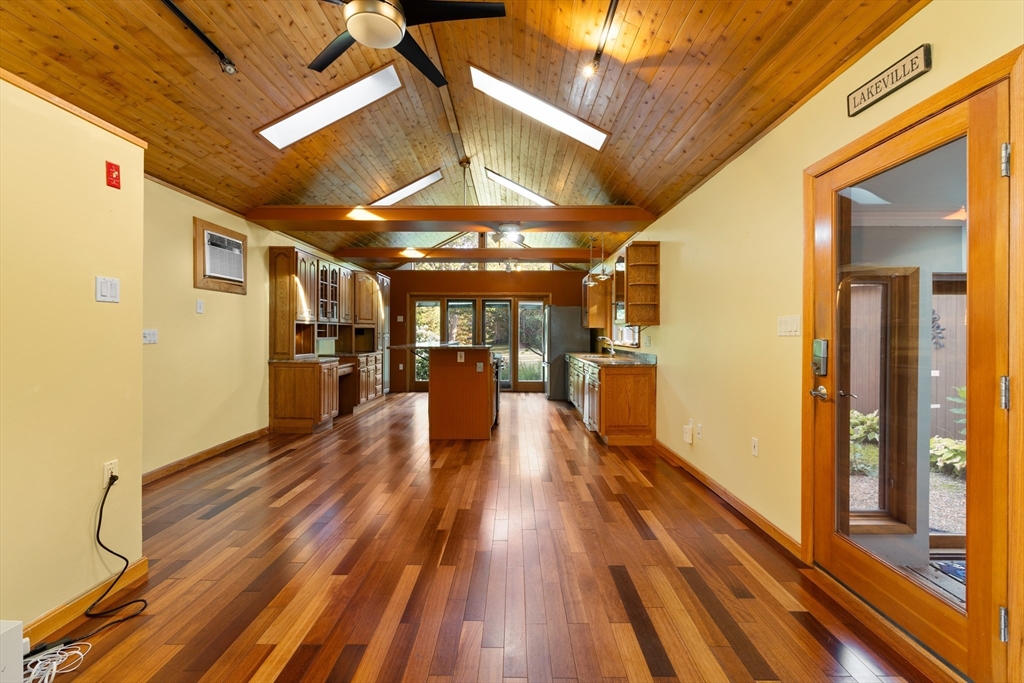 23 Lakeside Ave