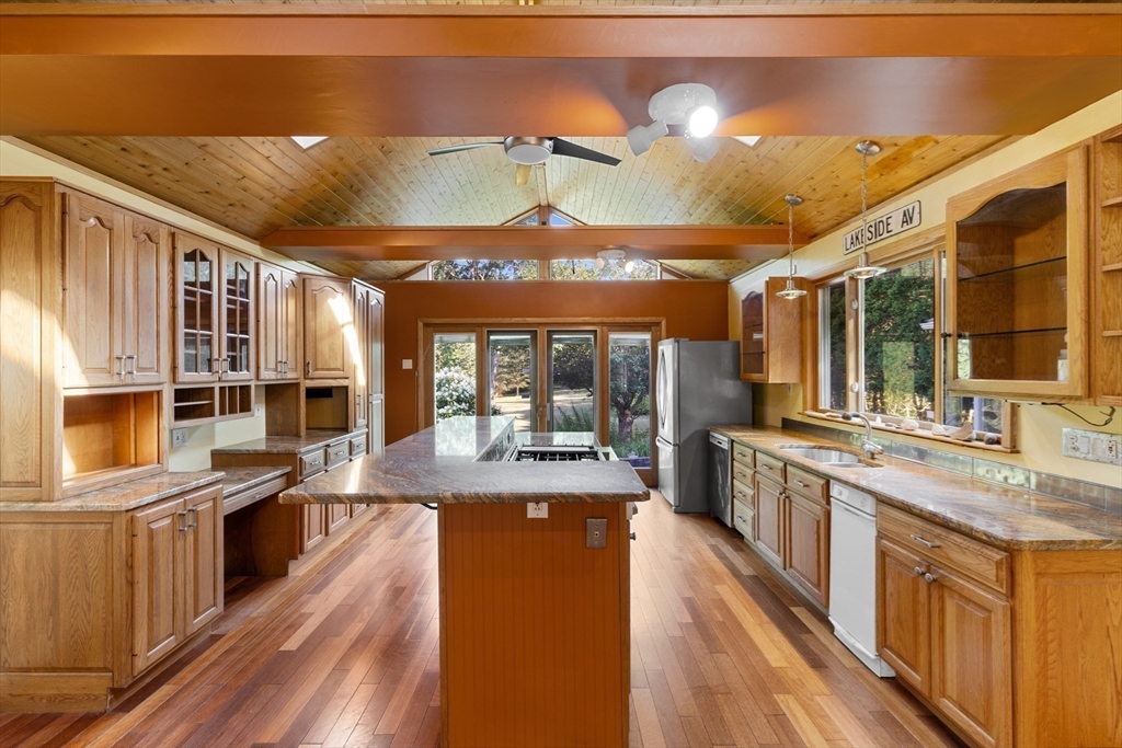 23 Lakeside Ave