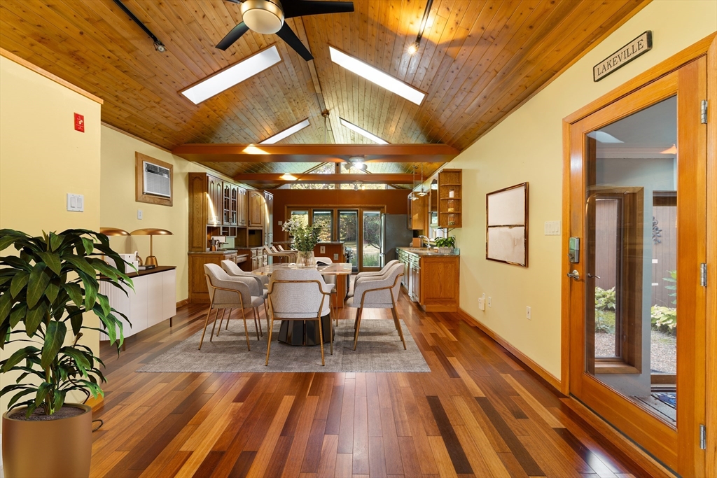 23 Lakeside Ave